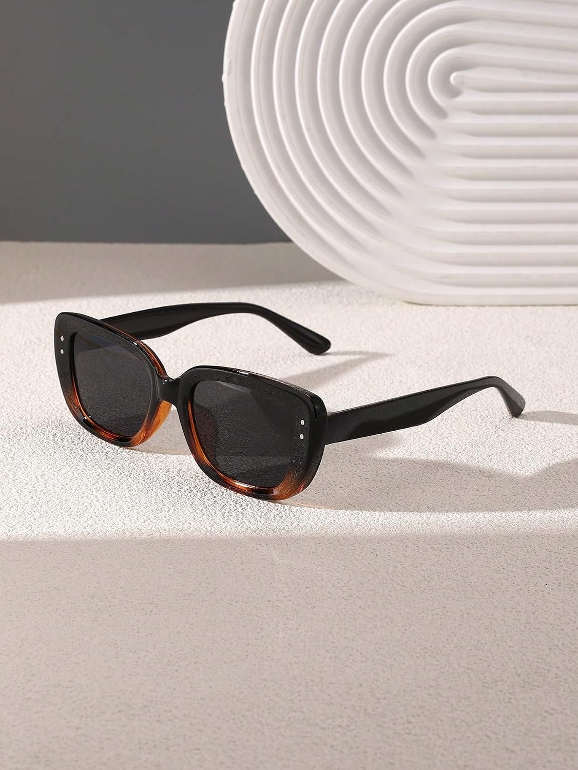 1 PC Women's Classic Square Fashion Sunglasses Casual Design Vintage For Outdoor