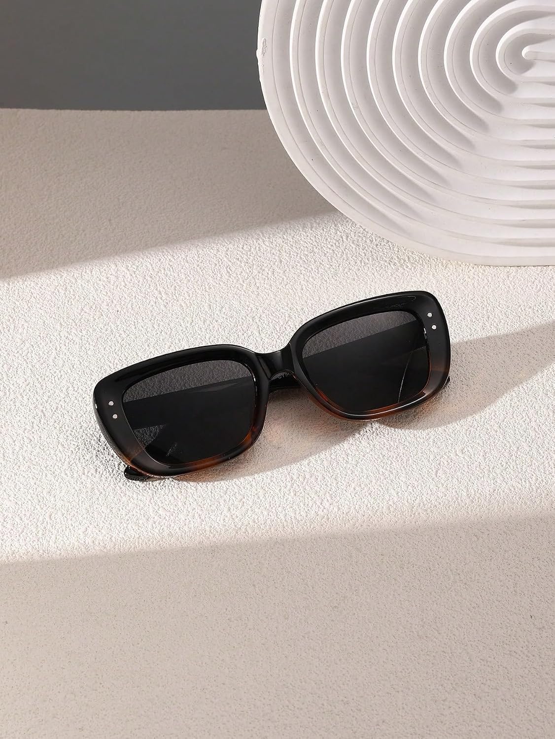 1 PC Women's Classic Square Fashion Sunglasses Casual Design Vintage For Outdoor